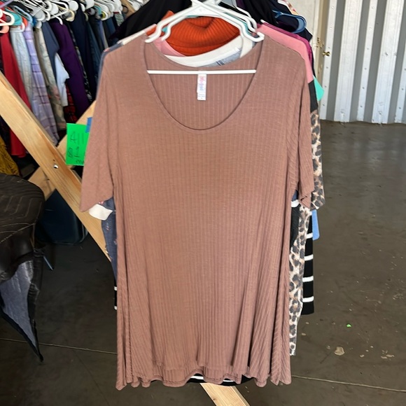Short Sleeve Tunic, new without tags, tan - Picture 1 of 3